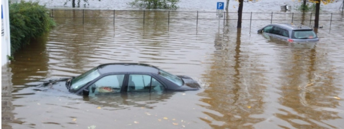 Zamknięte drogi i zatopione samochody. Południe znów walczy ze skutkami powodzi