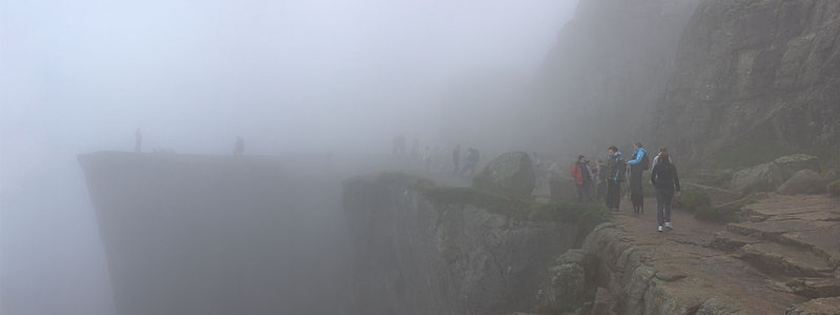„To nie są warunki na zwiedzanie!”: Preikestolen zamknięte z powodu złej pogody i ogromnej liczby turystów