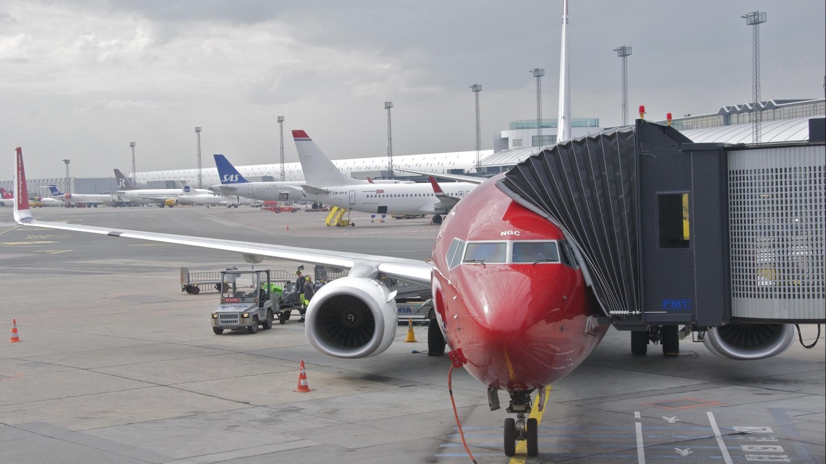 Zakaz lotów do USA utrzymany: restrykcje dotkną Polaków i Norwegów