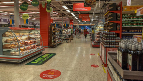 Norwegowie nadal tłumnie robią zakupy w Szwecji, ale wydają mniej pieniędzy