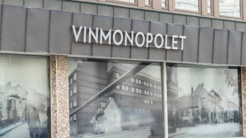 Ostatnia szansa na zakup świątecznej butelki wina: godziny otwarcia Vinmonopolet w okresie wielkanocnym
