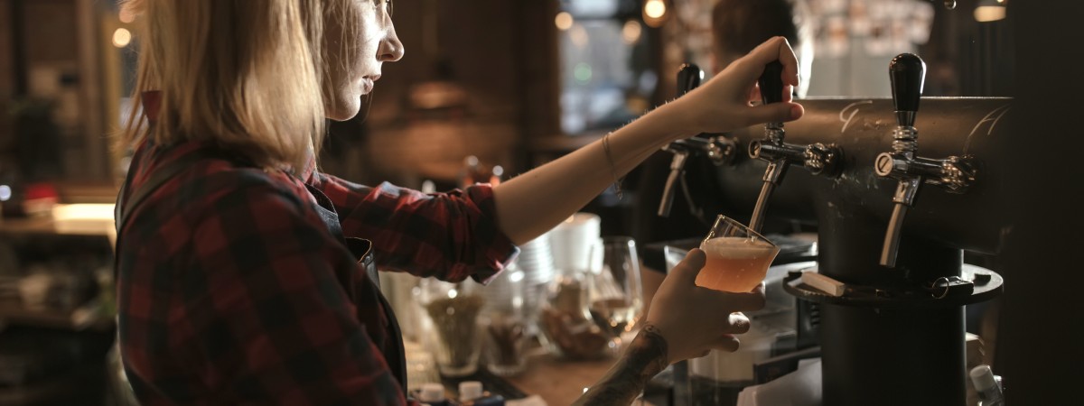 Minimalne stawki dla pracowników w zamian za koncesję: gminy wprowadzają ultimatum w branży gastronomicznej 