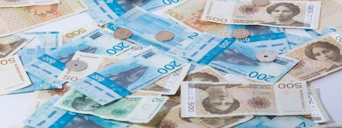 Emigranci wysyłają do Polski miliardy złotych. Znaczna część płynie z Norwegii