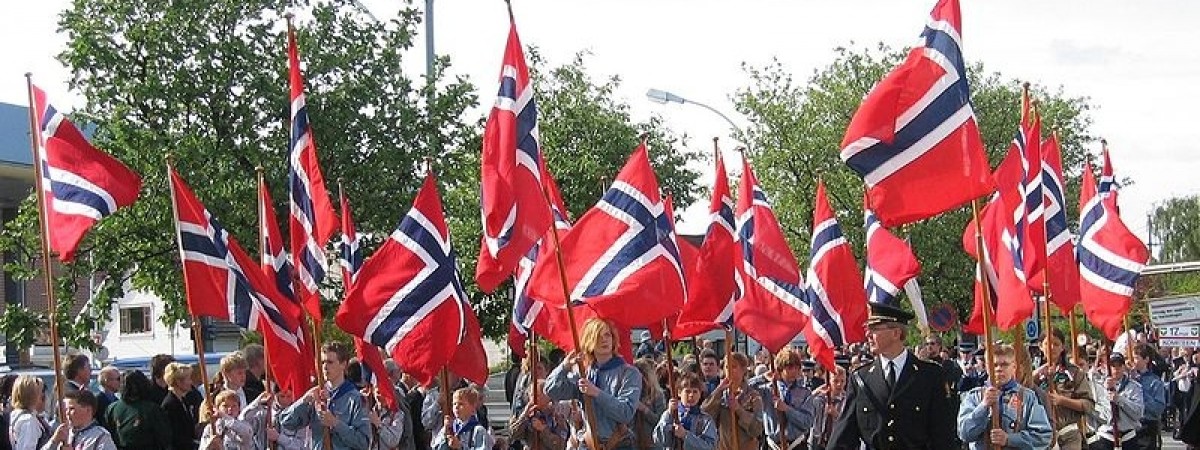 Dementujemy: nie będzie mandatu za zagraniczną flagę 17 maja