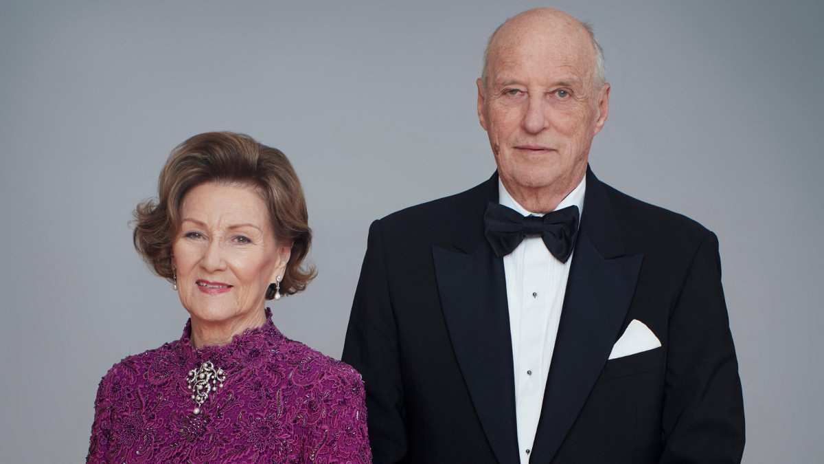 Przerwane wakacje króla. Harald V trafił do szpitala w Malezji