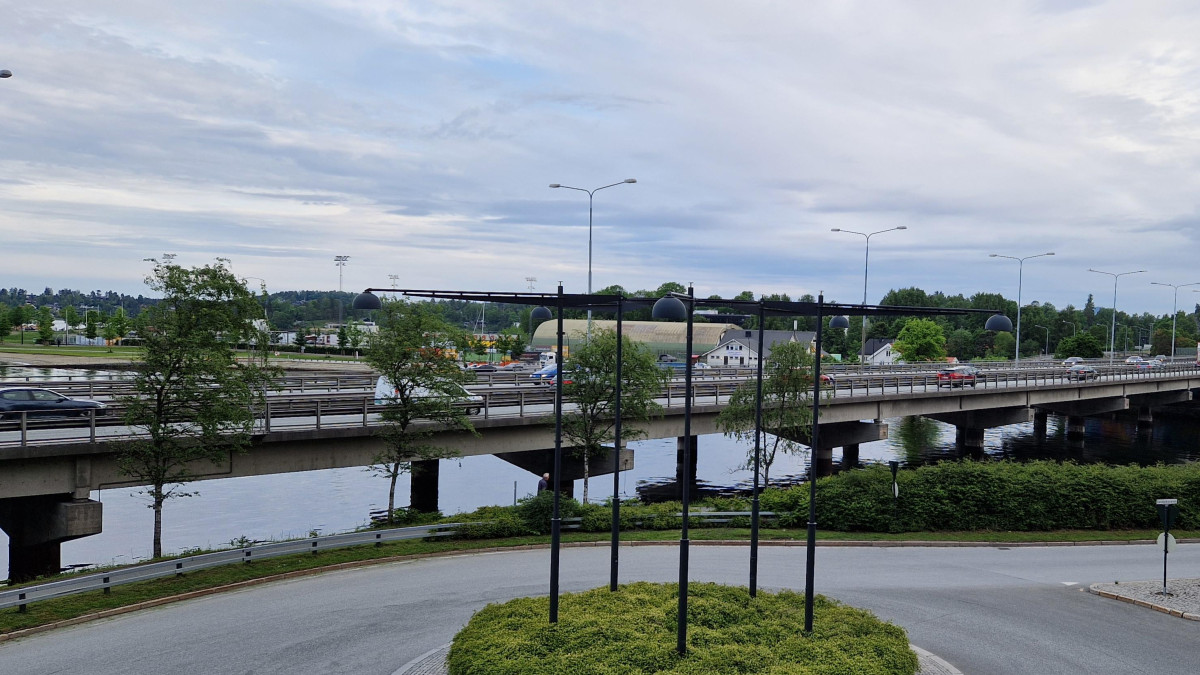 Zakaz samochodów elektrycznych na buspasach może zniknąć – przynajmniej częściowo