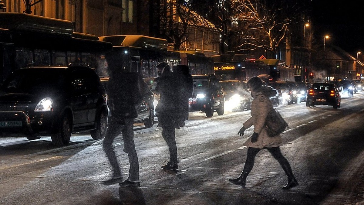 Uwaga na śliskie drogi: przed świętami zdarza się najwięcej wypadków