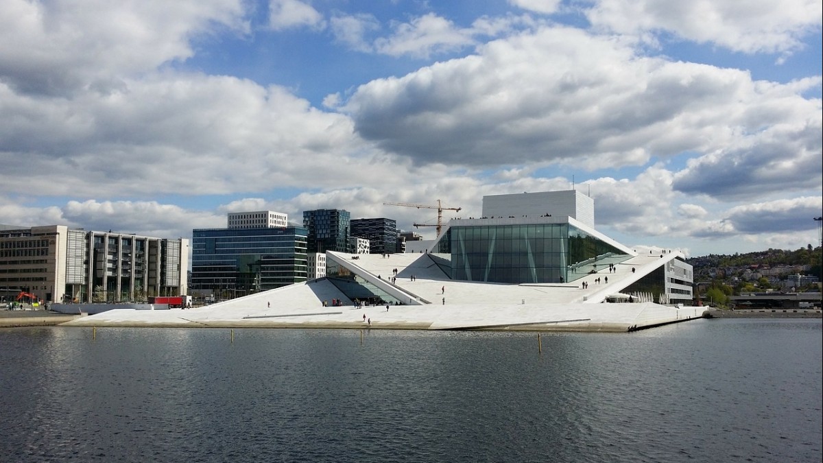 Oslo łagodzi obostrzenia: liczba nowych zakażeń koronawirusem zmniejszyła się o połowę