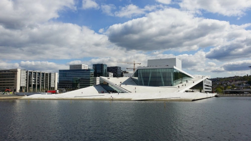 Oslo łagodzi obostrzenia: liczba nowych zakażeń koronawirusem zmniejszyła się o połowę
