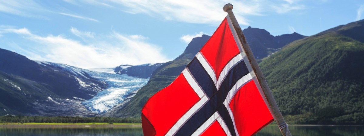 Przeżyj 17 maja na szlaku - z plecakiem i norweską flagą!