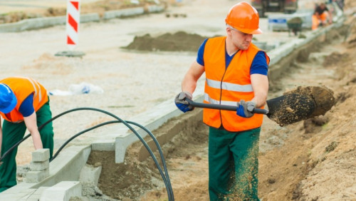Rząd wydłużył „permittering” do 52 tygodni. To dobra wiadomość także dla Polaków