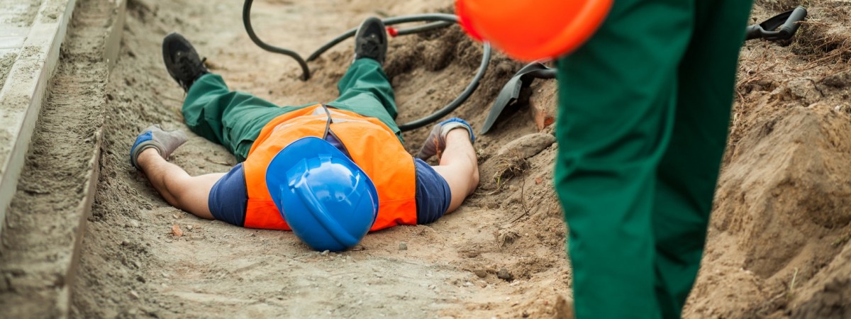 Elektrycy, hydraulicy, budowlańcy najczęściej ulegają wypadkom w pracy. Co z odszkodowaniem?