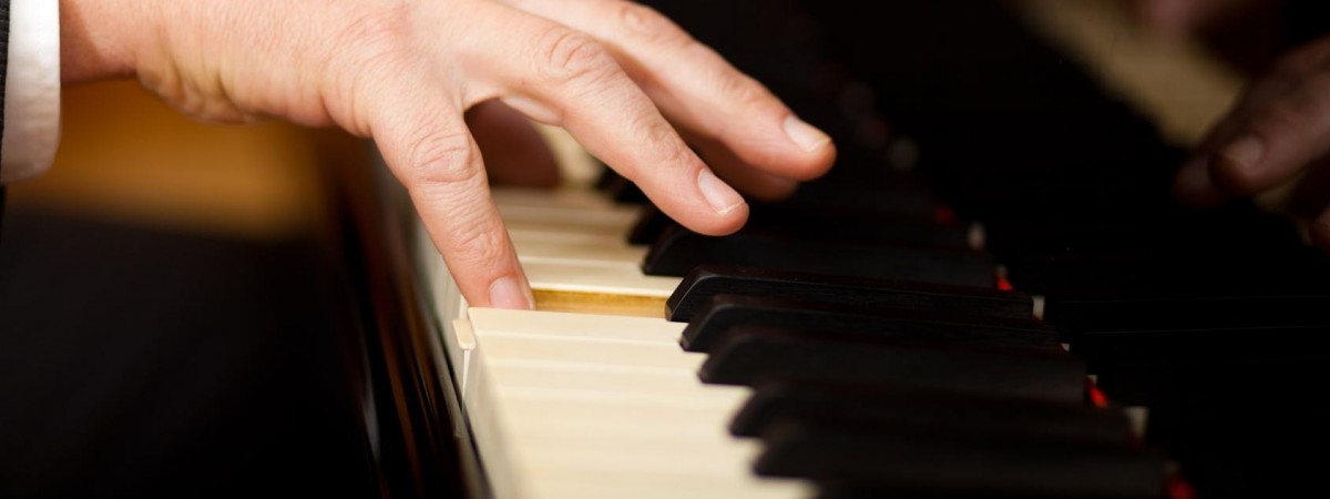 Świętujemy Niepodległość: Ambasada RP organizuje koncert – wystąpi finalista Konkursu Chopinowskiego