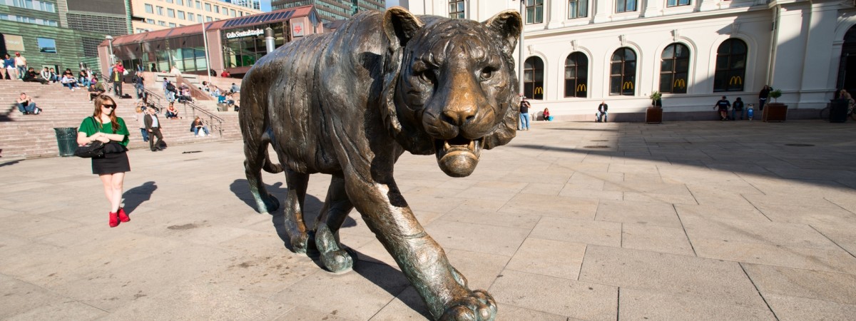 Tygrys pilnuje dworca w Oslo. Historia niesamowitej rzeźby