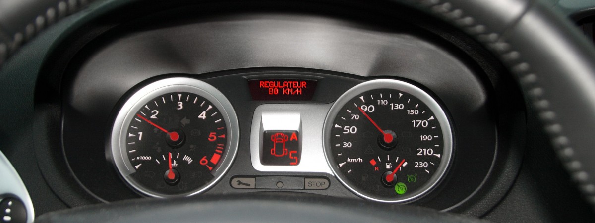 Jak wykryć zmieniony odczyt licznika w samochodzie? Krajowy Zarząd Dróg chce walczyć z oszustami