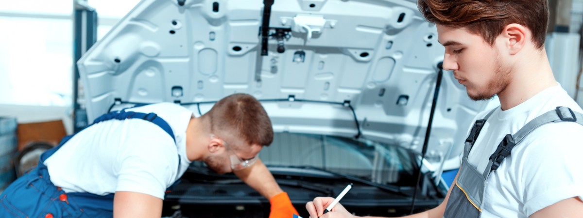 Nielegalnie naprawiają samochody za 3 miliardy koron rocznie. Władze mówią „dość”