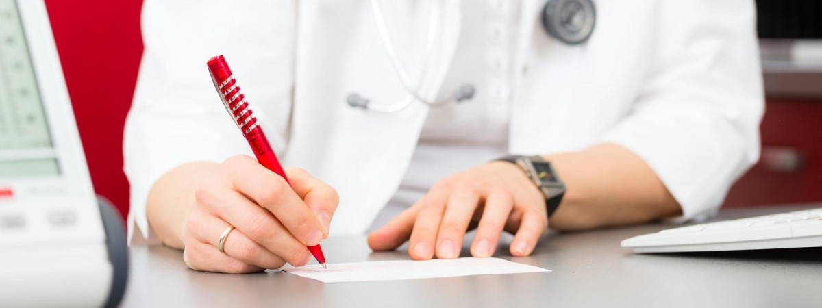 Odmówiła wykonania zabiegu. Internauci protestują przeciwko zwolnieniu polskiej lekarki [PETYCJA]