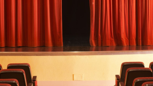 Polaku, weź dziecko i idź do teatru