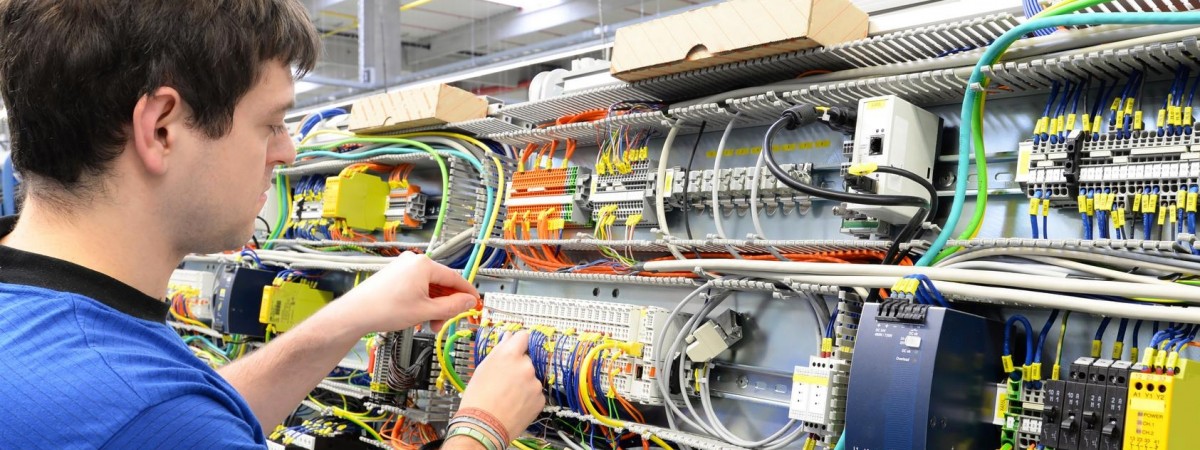 Jesteś elektrykiem i starasz się o uprawnienia DSB? Poczekasz nawet cztery miesiące