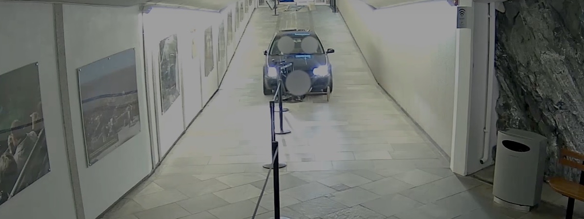 Wjechał na stację, bo słyszał głosy. Polak skazany