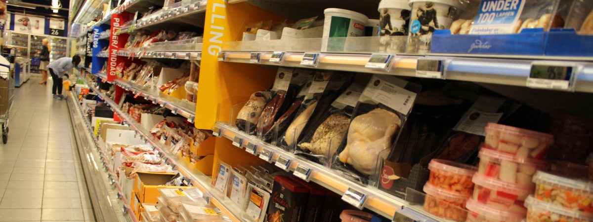 Małe sklepy sprzedają codziennie. Handel w weekendy i święta coraz bardziej powszechny