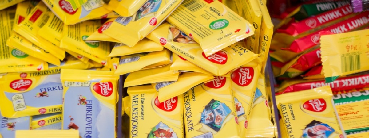 „Wojna słodyczowa” i sezon grillowy: norweskie sieciówki obniżają ceny