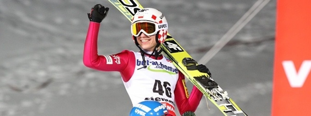 Pełen napięcia konkurs drużynowy w Planicy: Norwegowie najlepsi, Polska na podium i… z historycznym trofeum!