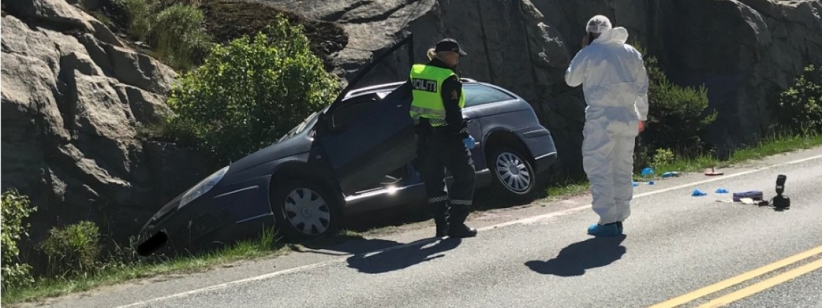 Auto Polki wbiło się w skałę. Zginęła na miejscu