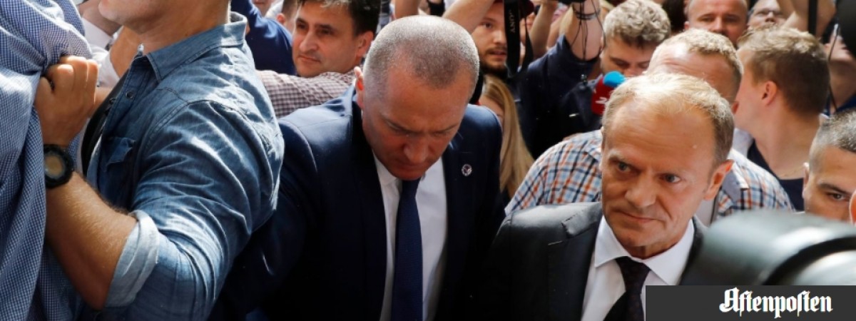 Norwegia pisze o Polsce: Głowa UE musiała zeznawać przed prokuraturą. „Katastrofa, która podzieliła kraj”.