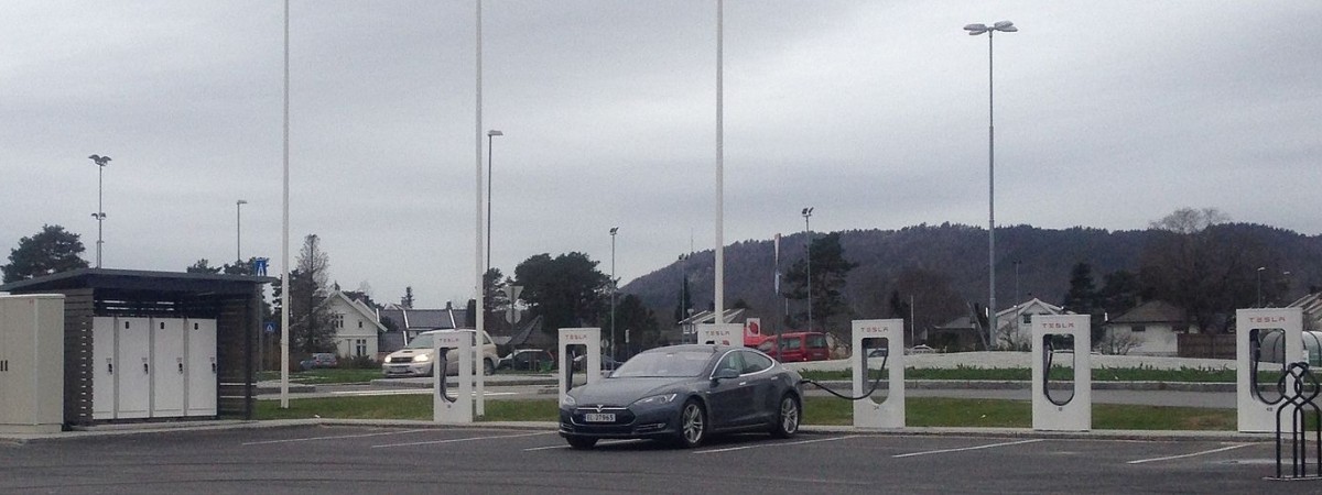 Stacja ładowania elbili powstanie w Rygge? Tesla rozważa taką opcję
