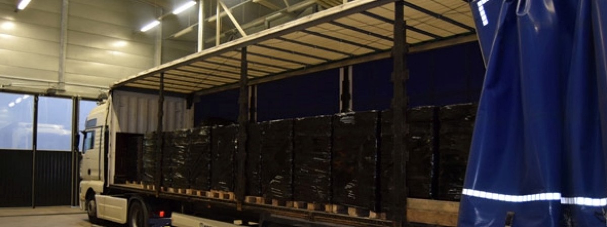 Polski kierowca zatrzymany na granicy. Próbował przemycić 22 tysiące litrów alkoholu