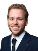 4 na 10 dzieci imigrantów pochodzi z rodzin o niskich dochodach