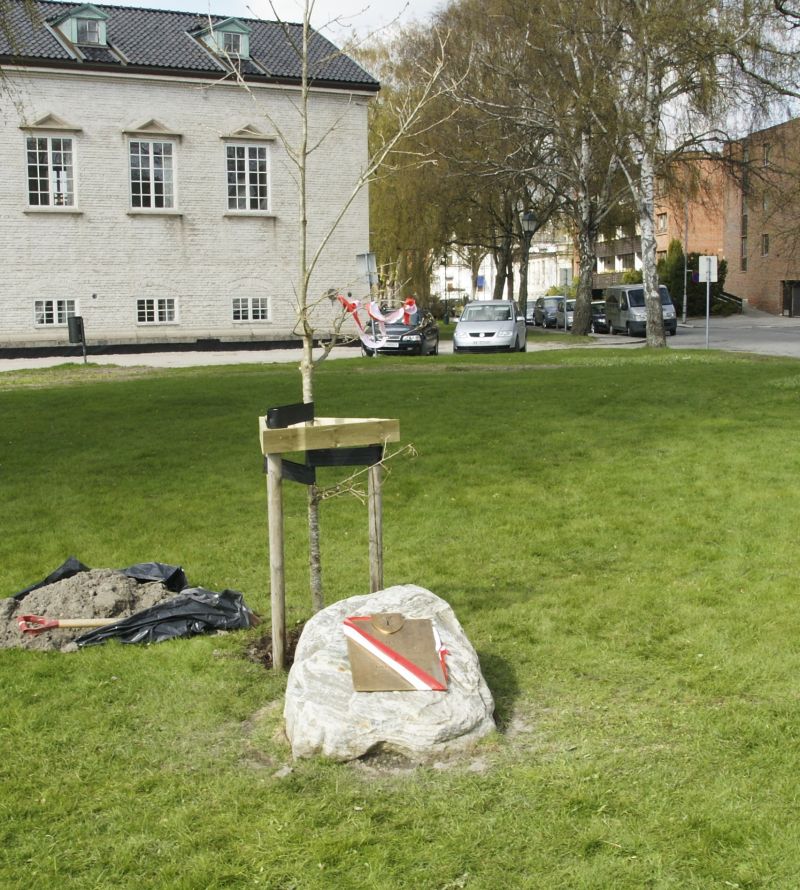 KATYŃ  OCALIĆ  OD  ZAPOMNIENIA