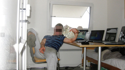 Złodziej wpadł, bo wrzucił swoje zdjęcia z łupem do sieci