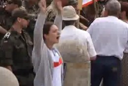 Krzyż zostaje. Awantura przed Pałacem Prezydenckim 