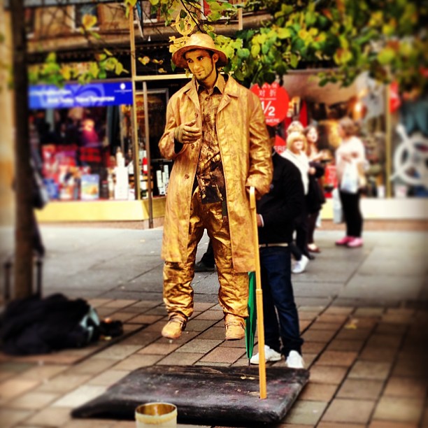 levitating_mann1_pross02.jpg