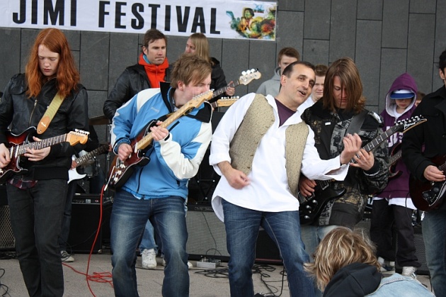  Thanks Jimi Festiwal  2011 - Pobij Gitarowy Rekord Guinnessa we Norwegii 