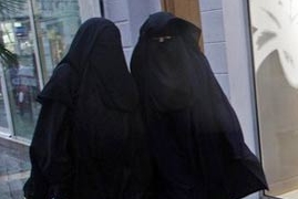 Francja: Francuscy parlamentarzyści nie chcą muzułmańskich okryć twarzy 