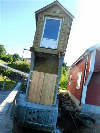 Rekordowo wąska szopa na łodzie