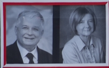 Polacy oddają hołd swojemu Prezydentowi i Pierwszej Damie. Zobacz relację