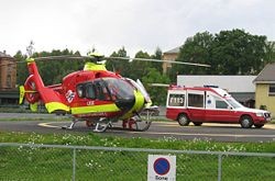 Polski pracownik przetransportowany śmigłowcem do szpitala po wybuchu kompresora 