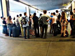 Odszkodowanie za opóźniony samolot – ile można dostać?