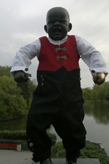 Nawet Rozgniewany Chłopczyk z parku Vigelanda ubrał bunad na 17. maja!