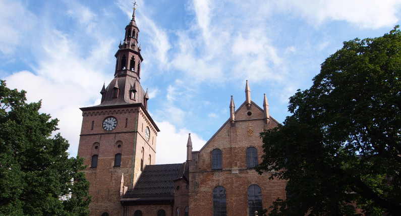 Progresywne poglądy, dredy i kolczyk w nosie… Oslo będzie mieć nową biskupkę