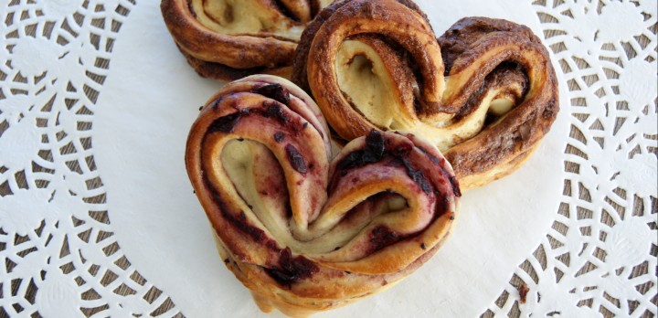 Słodkie bułeczki w kształcie serca – idealne na każdą okazję