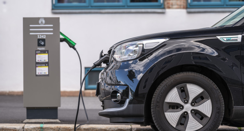Elektryk nawet o 37 500 koron droższy. Norwegia ogranicza ulgi dla kierowców