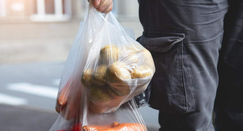 Reklamówki w norweskich sklepach znowu droższe. Celem – ograniczenie zużycia plastiku