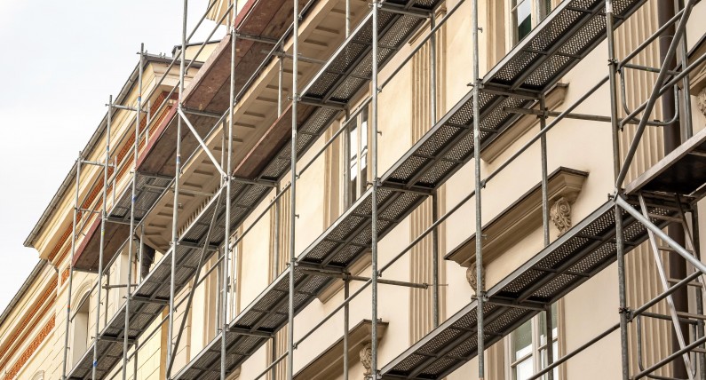 Ponad 23 000 wypadków przy pracy. Najczęstszą przyczyną upadek z wysokości