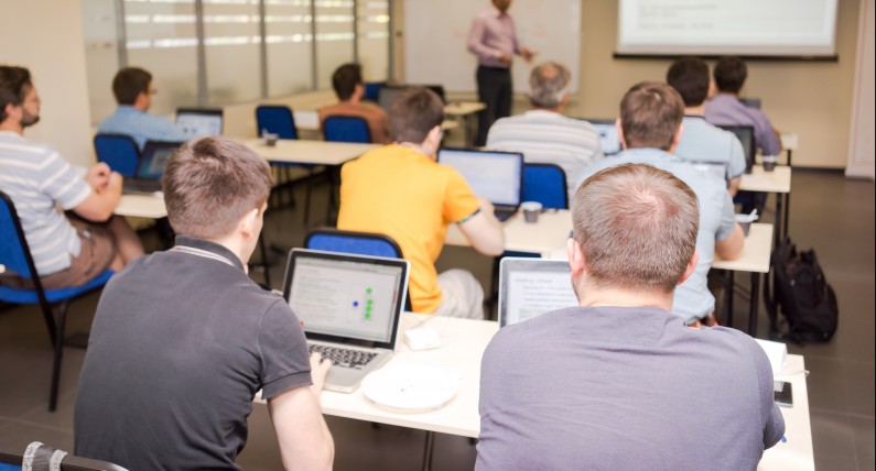 150 milionów koron na szkolenie pracowników: program ma im pomóc na norweskim rynku pracy