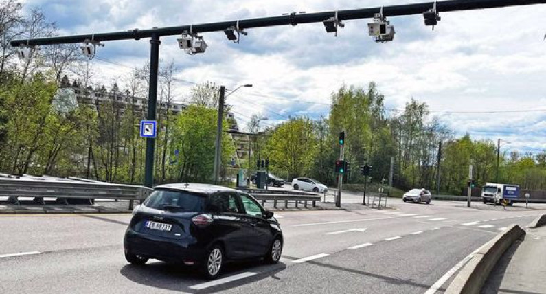 Kierowcy aut elektrycznych stracą ulgi? Zaboleć mogą opłaty w godzinach szczytu